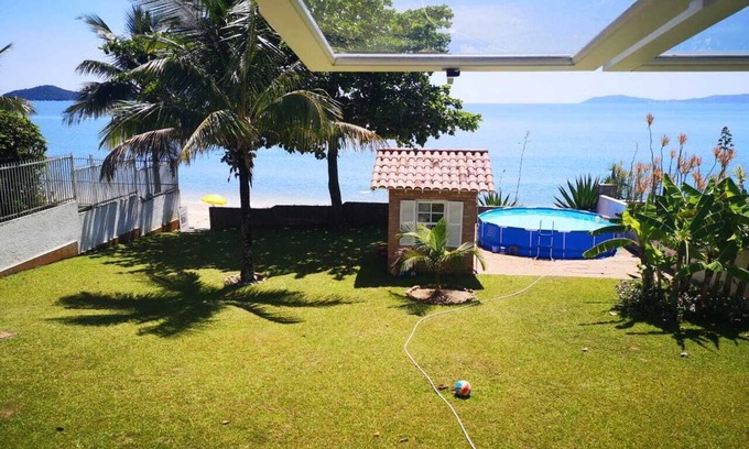 Governador Celso Ramos House | Serene Beachfront Escape with Private Pool and Ocean Views