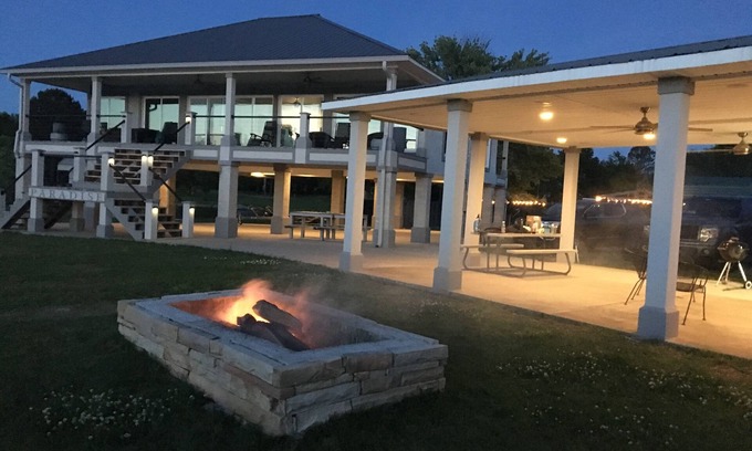Centre House | Idyllic Lakefront Retreat with Family-Friendly Amenities