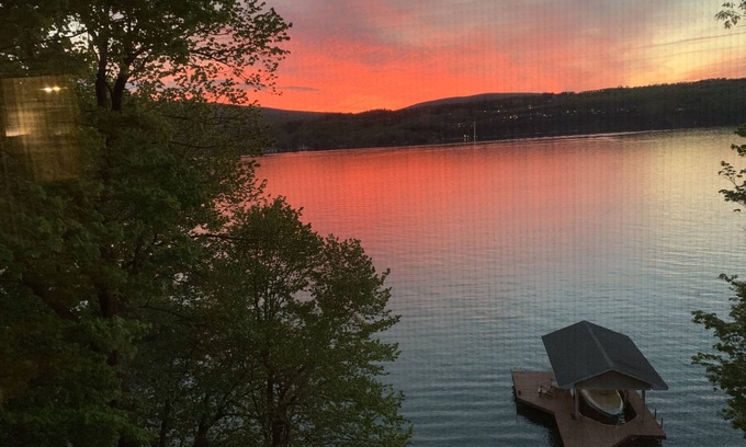 Rushville House | Experience Paradise on the Lake with Exceptional Amenities