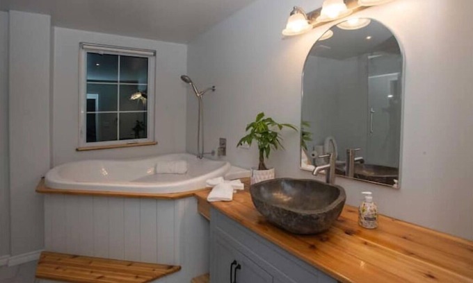 Virgil Apartment | Family-Friendly Retreat at Paradise on the Parkway