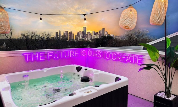 Greater Third Ward House | Exquisite Paradise Palace: Rooftop Hot Tub & Spa Retreat