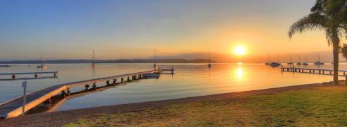 Carey Bay Hotel | Family-Friendly Stay at Paradise Palms Caravan Park