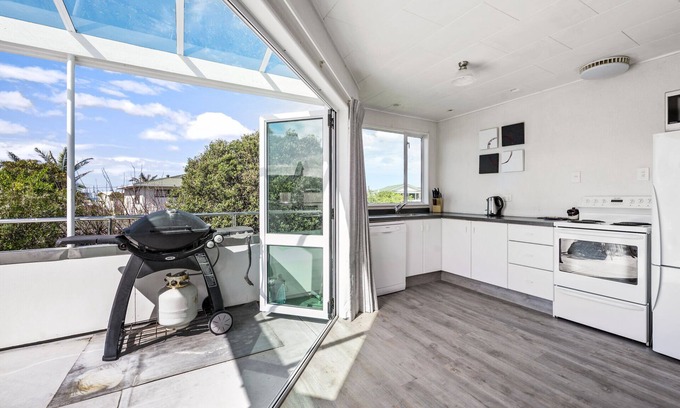 Waimarama House | Cozy Paradise Palms - Family-Friendly Waimarama Retreat