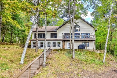 Lac du Flambeau House | Experience Paradise Pines: Oceanfront Bliss Awaits You