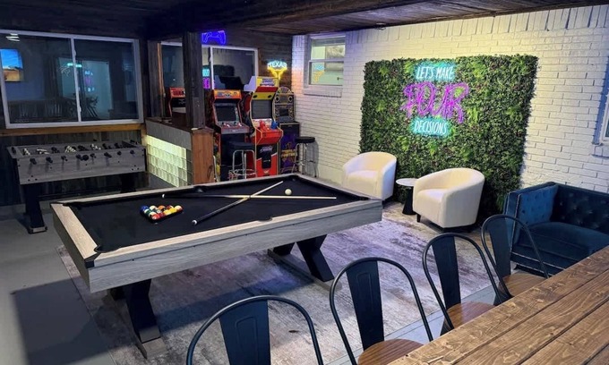 Dallas House | Paradise Playhouse: Heated Pool, Game Room, Mini Golf, and Infrared Sauna