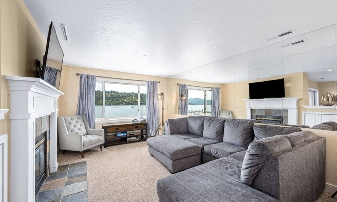 Coeur d'Alene Condo | Paradise Point | Premier Arrow Point Condo with Ocean Views