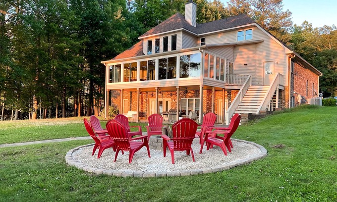 Littleton House | 💥PARADISE POINTE: 2 Floors, 4 BDR, 7 Beds, Guests, PET FRIENDLY 🥇