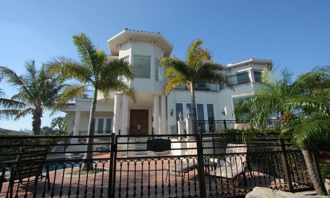 Longboat Key House | Oceanfront Jessmyth Estate: Family-Friendly Retreat