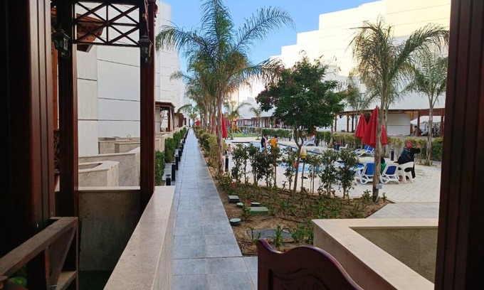 Al-Manasrah Apartment | Port Said Resort: Oceanfront Retreat with Private Beach