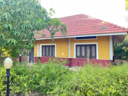 Bommayapalayam House | Discover Paradise Quest Nature Farmhouse: Pet-Friendly Retreat