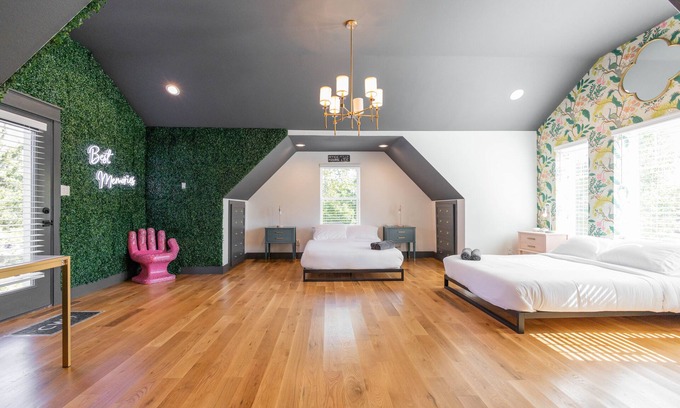 Waxahachie House | Paradise Tiger Mansion: 6BR Retreat with Pool & Event Space