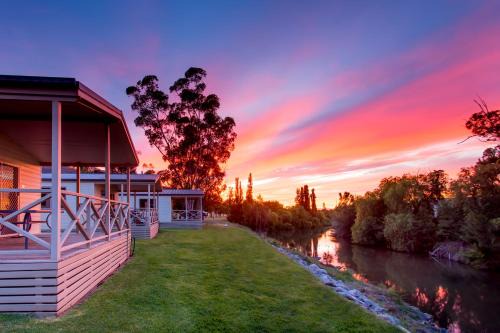 Tamworth House | Tranquil Paradise Tourist Park with Ocean Views & Pool