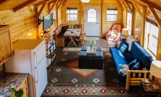 Livingston House | Kid-Friendly Paradise Valley Cabin Near Yellowstone Park