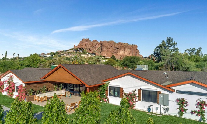 Marion Estates Villa | Paradise Valley Family Resort Heated Pool Sauna Jacuzzi Golf Playground HotTub