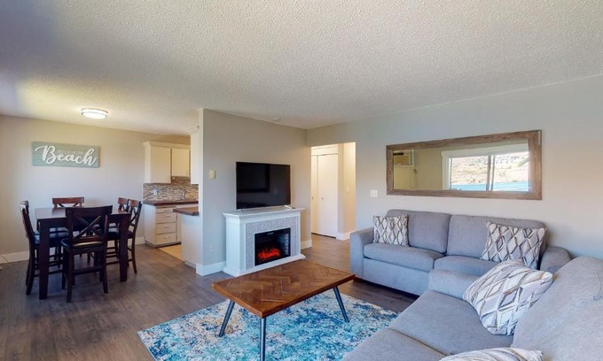 Chelan Apartment | Relax at Paradise View #211 - Ideal for Families!