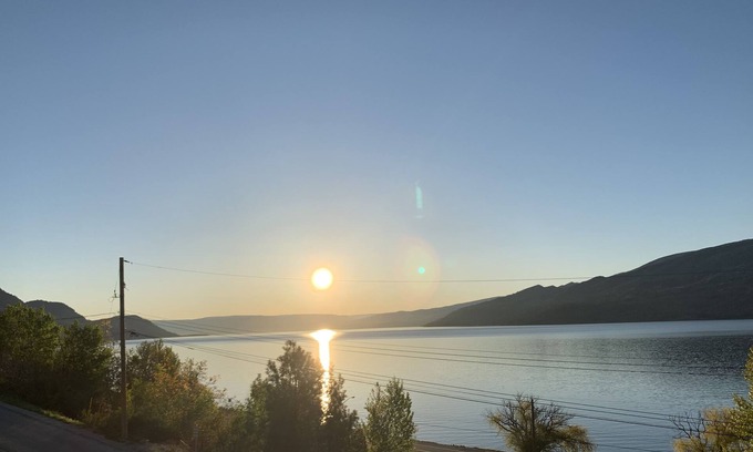 Central Okanagan House | Serene Paradise View Hotel with Lake and Oceanfront Amenities