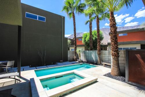 Canyon Corridor Apartment | Welcoming Paradise Views Townhome with Pool & Family Fun