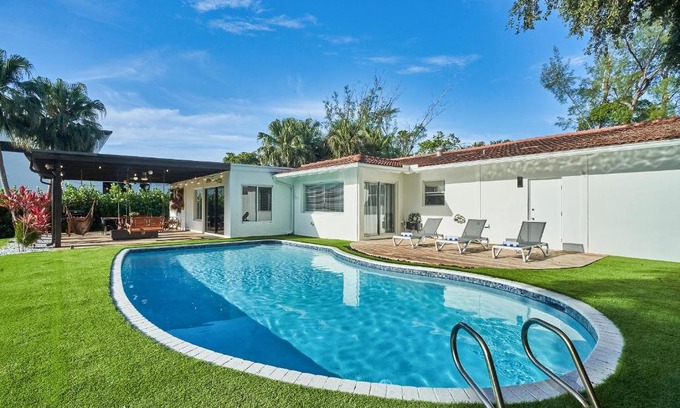 Biscayne Park Villa | Paradise Villa Beach: Poolside Retreat with Fire Pit & Kitchen