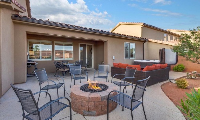 Santa Clara House | Escape to Paradise Village Resort with Private Hot Tub