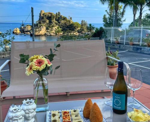 Mazzaro Apartment | Ocean View Escape at Paradisea Taormina Guillhome