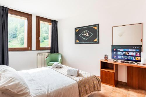 Bardonecchia Apartment | Enchanting Paradiso di Montagna: Pet-Friendly Ski Retreat