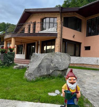 Lunca Jaristei House | Discover Paradisul Verde Siriu: Family & Pet Friendly Retreat