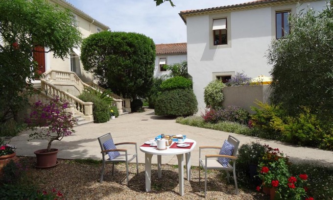 Nissan-lez-Enserune Apartment | Paradix Holiday Apartment: Oceanfront Retreat with Pool