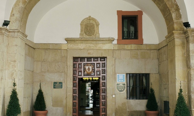 Santo Domingo de la Calzada Hotel | Discover Parador de Santo Domingo Bernardo de Fresneda
