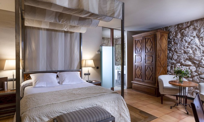 Alarcon Hotel | Elegant Parador de Alarcón: Spa & Family-Friendly Retreat