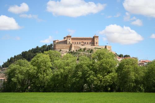 Alcaniz Hotel | Relax at Parador de Alcañiz: 4-Star Stay with Great Amenities