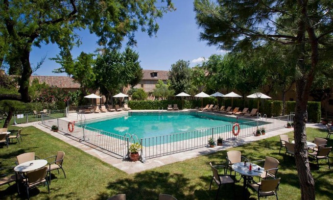 Almagro Hotel | Experience Comfort at Parador de Almagro with Pool & Views