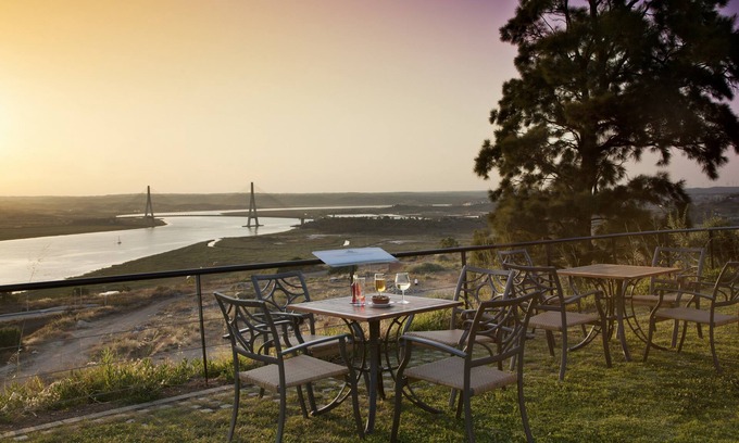 Ayamonte Hotel | Relax at Parador de Ayamonte: 4-Star Family Getaway