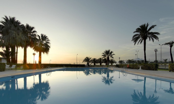 Benicarlo Hotel | Experience Comfort at Parador de Benicarló with Pool and Spa