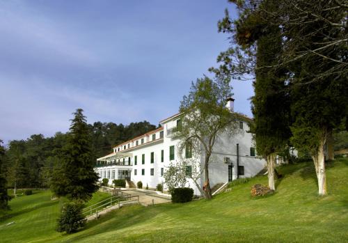Cazorla Hotel | Pet-Friendly Parador de Cazorla with Oceanfront Pool