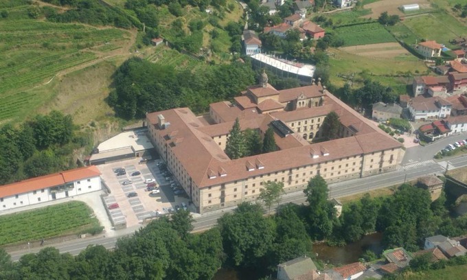 Cangas del Narcea Municipality Hotel | Discover Parador de Corias: 4-Star Retreat with Spa & Pool