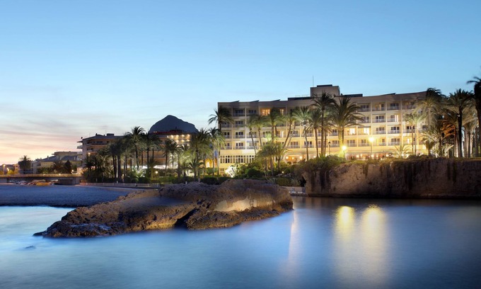 Javea Hotel | Experience Elegance at Parador de Jávea with Pool & Spa