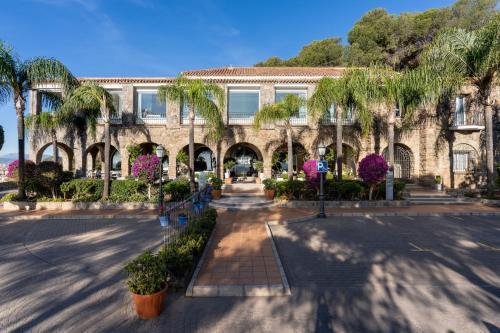 Monte de Gibralfaro Hotel | Oceanfront Escape at Parador de Málaga Gibralfaro