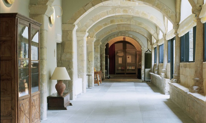 Trujillo Hotel | Discover Parador de Trujillo: 4-Star Retreat with Spa & Pool