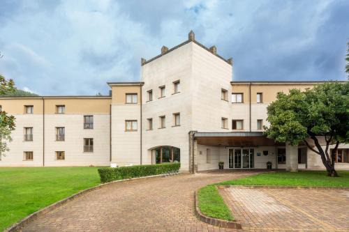 Villafranca del Bierzo Hotel | Prime Getaway at Parador de Villafranca del Bierzo
