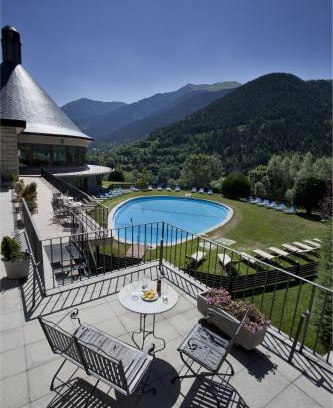 Vielha e Mijaran Hotel | Relax at Parador de Vielha: 4-Star Spa and Ocean Views