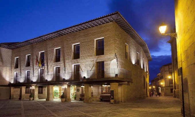 Santo Domingo de la Calzada Hotel | Discover Parador de Santo Domingo de la Calzada: 4-Star Escape