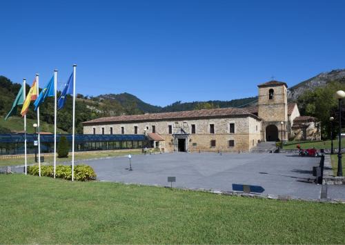 San Juan de Parres Hotel | Welcoming Parador de Cangas de Onís: Guest Rated 8.8/10
