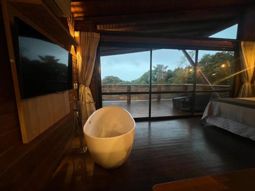 Torres Ski Chalet | Discover Paradouro Monã: 4-Star Retreat with Hot Tub
