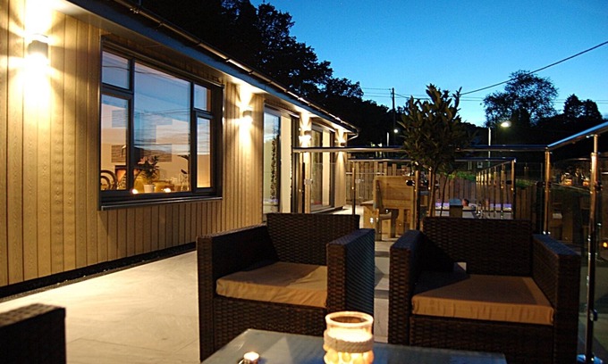 Dolgellau House | Paradwys: 5* Holiday Home with Hot Tub & Fire Pit