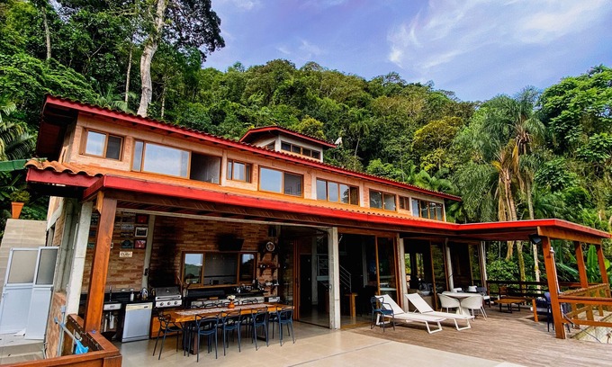 Sao Sebastiao House | Discover Paraiso em Juquehy: Family-Friendly & Pet Welcoming