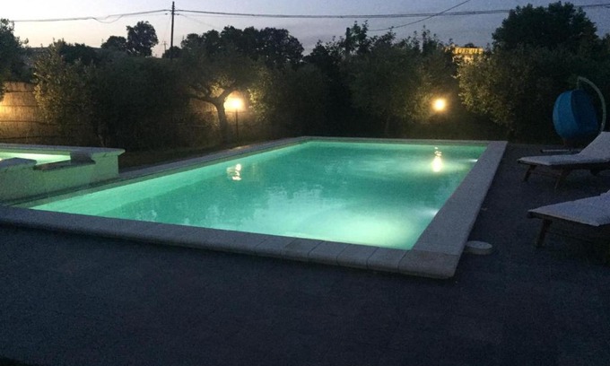 Mafalda Bed & Breakfast | Experience Paraiso: Oceanfront Getaway with Pool & Hot Tub