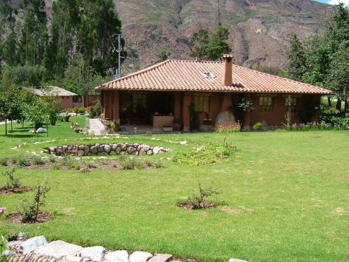 Urubamba House | Cozy Stay at Paraiso Sagrado with Oceanfront Amenities