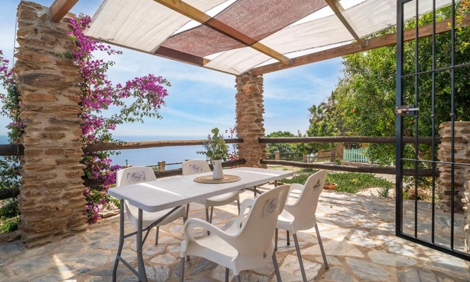 Adra Apartment | Oceanfront Paraje la Suerte Crisantemo: Rated 9.1/10