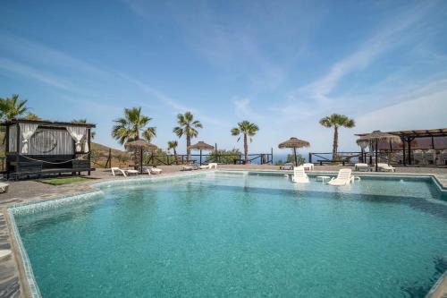 Adra Apartment | Oceanfront Retreat: Paraje la Suerte Apartamento Dalia