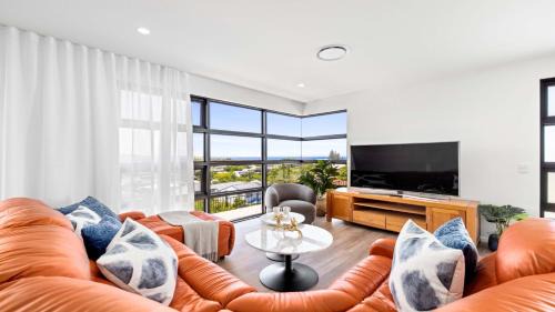 Coffs Harbour House | Discover Paramount on Jarret: 4-Star Pet & Child Friendly